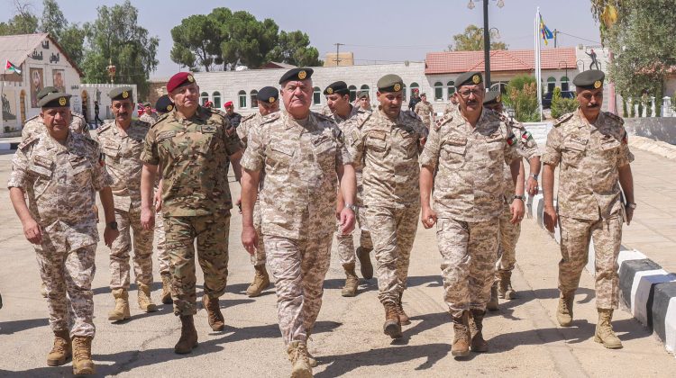 الحنيطي يؤكد ضرورة المحافظة على أعلى درجات الجاهزية القتالية للقوات المسلحة