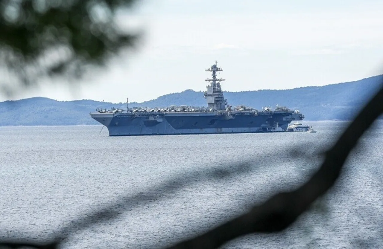 حاملة الطائرات الأميركية (يو إس إس فورد) تعود إلى الشرق الأوسط