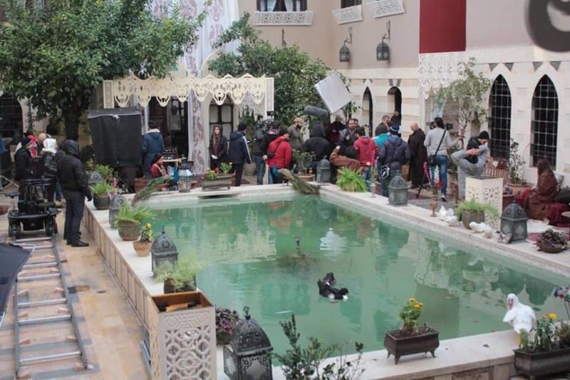 مسلسلات مستمرة بالتصوير في رمضان أبرزها "عندما تشيخ الذئاب" و"الكاتب"