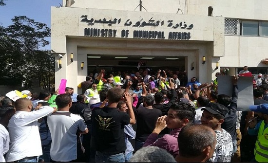 بعد اضراب البلديات  ..  مدراء حاولوا قلب طاولة المفاوضات على المصري واخرين سعو للتهدئة