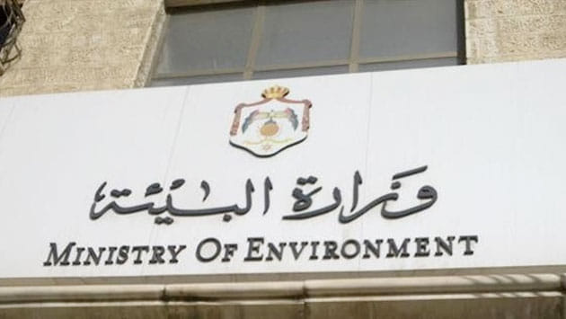 فساد في "مشروع الاوزون" بوزارة البيئة ..  يُدار من قبل موظف متقاعد دون تكليف حكومي 