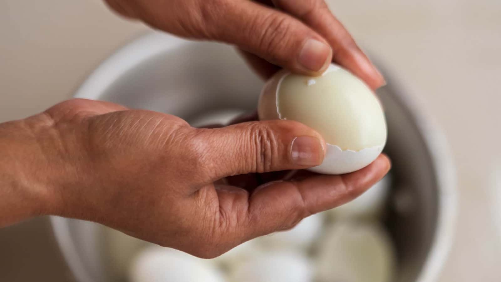 بيضة يوميًا أم أكثر؟ ..  إليك الكمية الآمنة لصحة القلب والكوليسترول