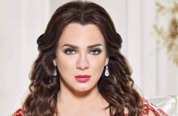 سلاف فواخرجي تحنّ الى طفولتها بهذه الصورة وتقول: "الأخ أب ثاني"