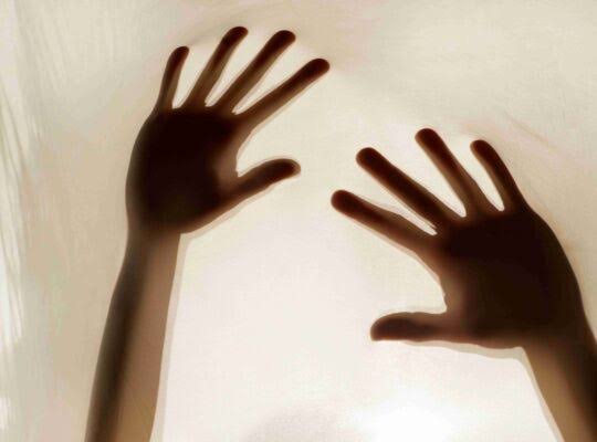 وساوس في العقيدة أرهقتني مع تخيلات غريبة، فما العلاج
