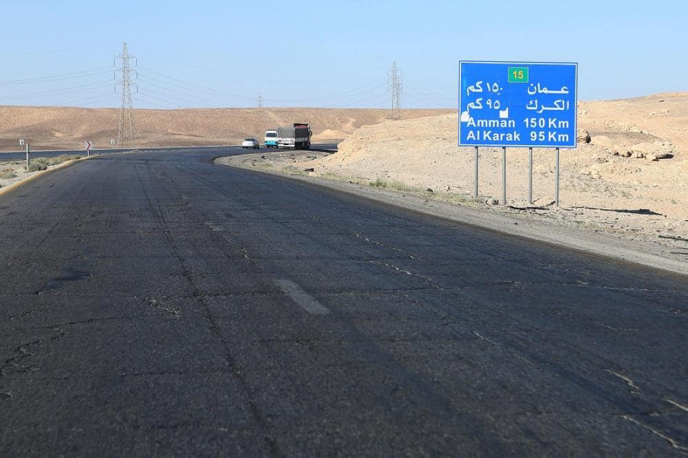 بدء صيانة جزء من الطريق الصحراوي الأحد