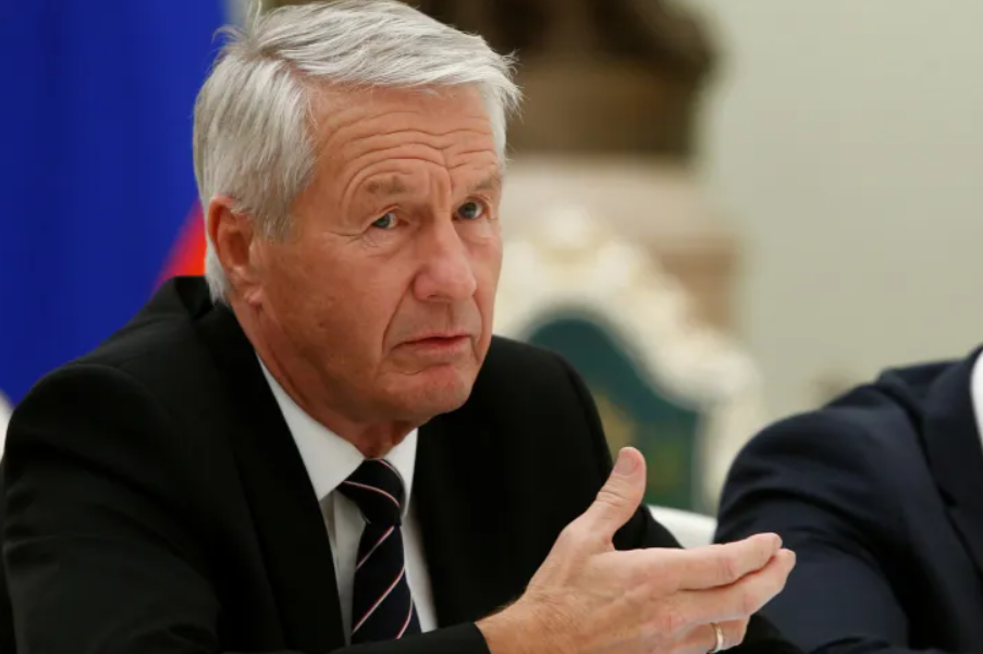 " بسبب علاقته بإبستين" ..  الشرطة النرويجية تفتش منزل رئيس وزراء النرويج السابق 