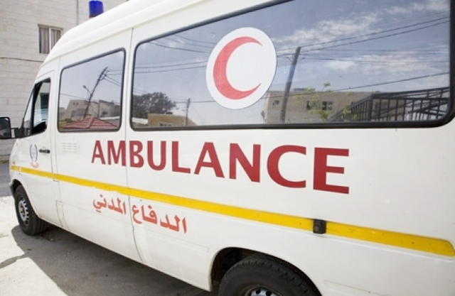 انقاذ طفل يعاني من متلازمة مرضية علق داخل مركبة والده