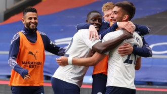 مانشستر سيتي يهزم كريستال بالاس ويقترب للغاية من تحقيق لقب الدوري الإنجليزي