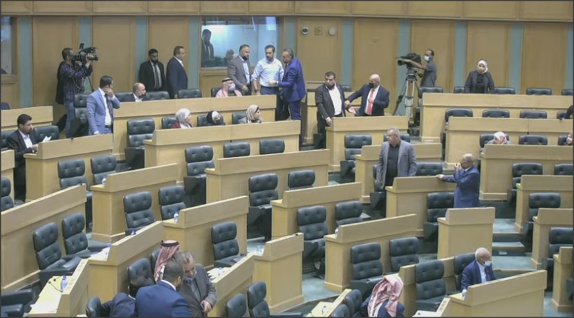 العودات يحيل العجارمة للجنة القانونية: لن أسمح بأي تطاول على هيبة النواب  ..  فيديو 