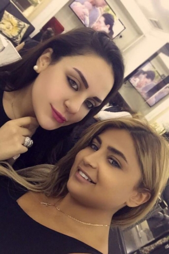 شاهد  ..  ابنة هيفاء وهبي تأسر قلوب الجمهور بجمالها في أول ظهور لها