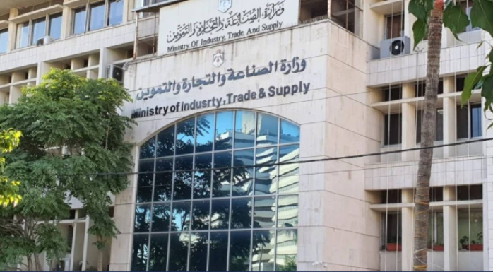 رقابة مشددة بالأسواق قبل العيد ..  ووزارة الصناعة تتوعد المخالفين