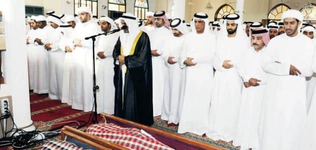 تفسير رؤية صلاة الجنازة في المنام وعلاقتها بمواجهة مشكلة