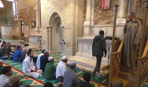 إيطاليا تعتزم حظر المساجد غير المرخصة