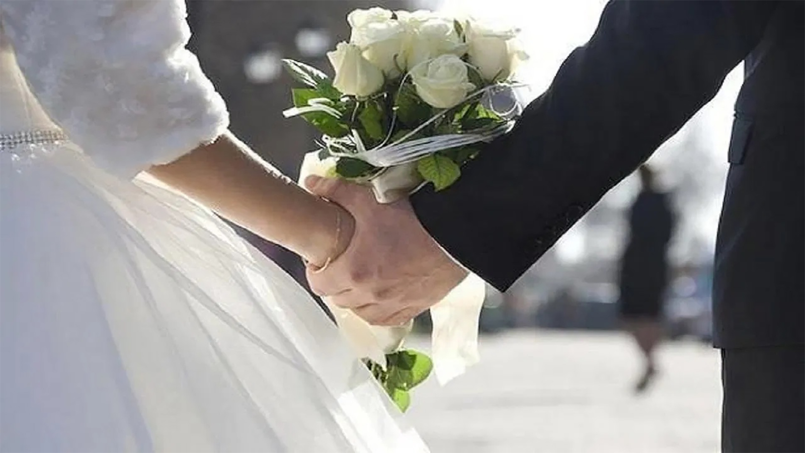 وصلات الرموش تتسبب بـ"كارثة" في ليلة الزفاف والعروس دفعت ثمنا غاليا