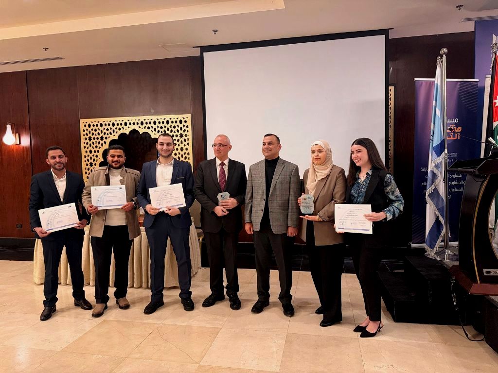 برعاية محافظة  ..  تكريم طلبة عمان الاهلية بحفل جوائز مشاريع التخرج لنقابة المهندسين  