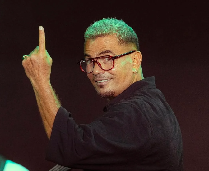عمرو دياب يدخل على خد الجدال ويحسمها "أنا رقم واحد منذ 30 عاماً"