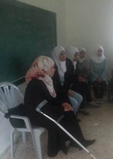 رنا سمارة  ..  برغم الاعاقة يكبر الامل 