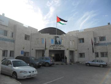 طالب بحالة غيبوبة بعد سقوطه من سطح مدرسة في جرش