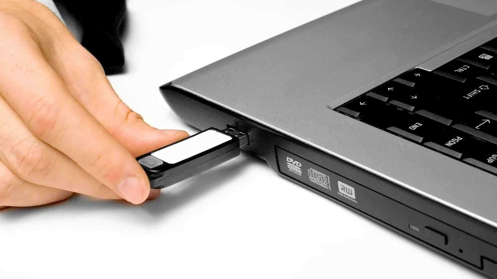 التوصيل الخاطئ قد يؤثر على أداء أجهزتك ..  انتبه لمنافذ USB 