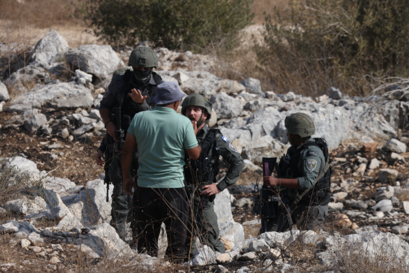 نجاة عائلة أحرق مستوطنون منزلها في رام الله والاحتلال يعتدي على أسرة بالخليل