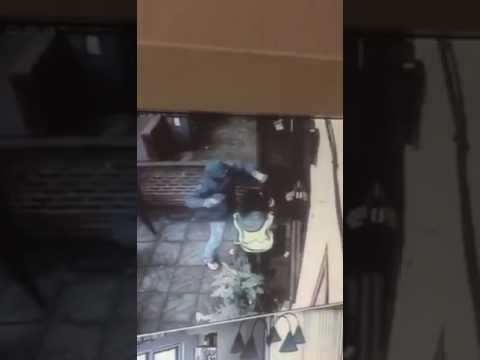 بالفيديو ..  طريقة ماكرة وجديدة لسرقة المنازل باستخدام الفتيات الحسناوات!!
