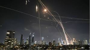 رشقة صاروخية من ايران تجاه تل أبيب بعد انقطاع 9 ساعات