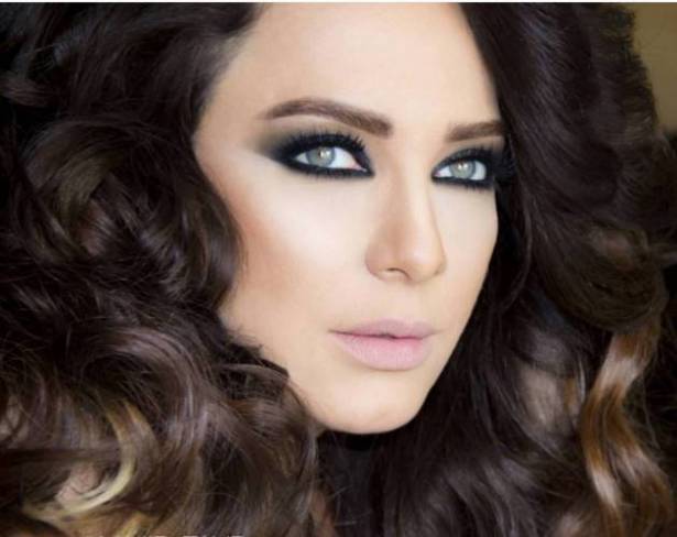 بالصورة  ..  هذه هي شقيقة سلاف فواخرجي التي توفيت منذ أيام