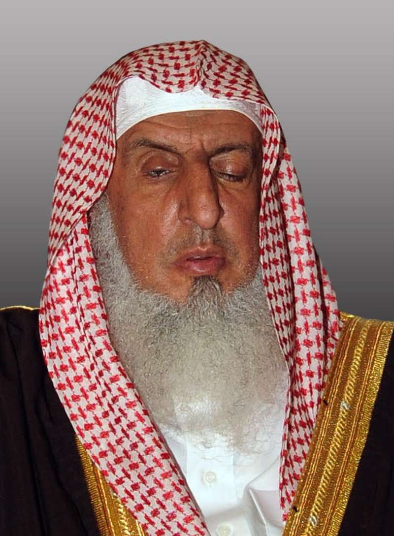 مفتي السعودية : لا يجوز للجامعات أن تُجبر منسوبيها على الابتعاث ما دام التخصص موجوداً 