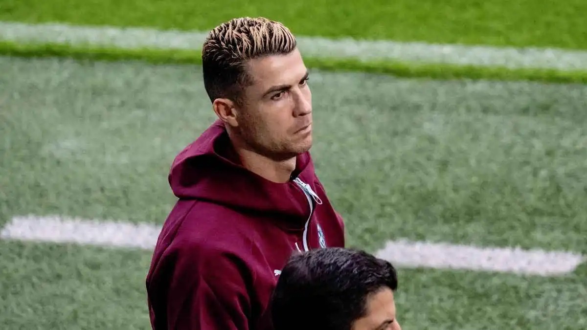 كم ألف شخص شاهد رحلة طائرة كريستيانو رونالدو من الدنمارك إلى مدريد؟ 