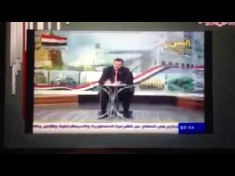 بالفيديو ..  متصل يحرج مذيع على الهواء ويطلب منه إعادة بدلته المستعارة