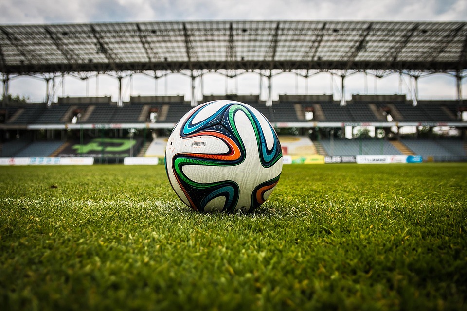 الأندية المرشحة لحسم لقب الدوري هذا الموسم في الدوريات الأوروبية الخمس الكبرى