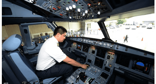 ماذا يقع إذا مرض ربان الطائرة وسط الجو؟ إجراءات تضبط الخطر