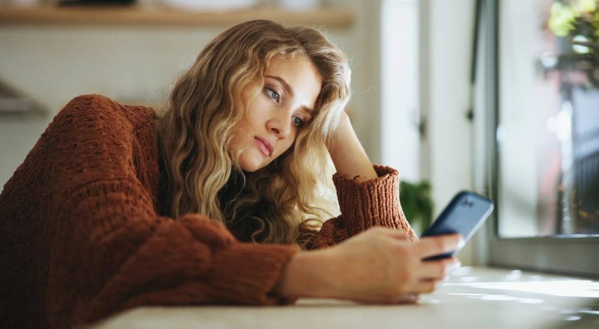 ماذا يحدث لجسمك عندما لا تتوقف عن تصفح هاتفك؟