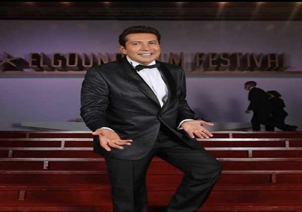 باطلالة أنيقة .. هاني رمزي و زوجته يتألقا بمهرجان الجونة السينمائي