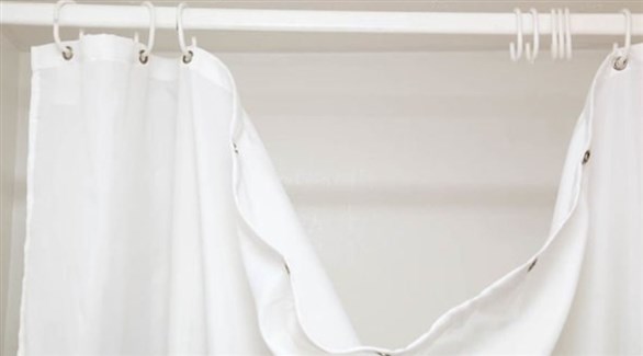 كيف تنظفين ستائر الحمام ومتى تستبدلينها؟