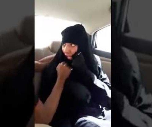 القبض على متسول يرتدي زي انثى في عمان " تفاصيل" 