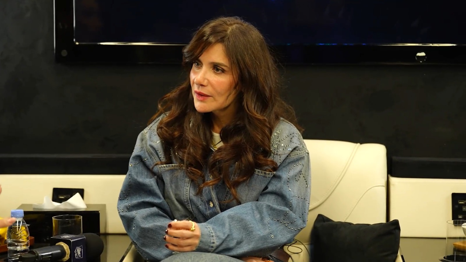 مقلب يتحوّل إلى كشف أسرار! ..  غادة عادل تفاجئ الجميع باعترافات جريئة في "رامز ليفل الوحش"