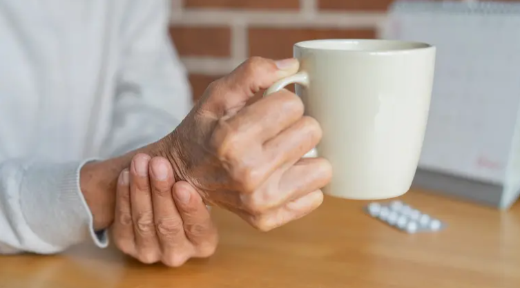 ملاحظة بسيطة تكشف مبكراً احتمالية الإصابة بمرض "باركنسون"