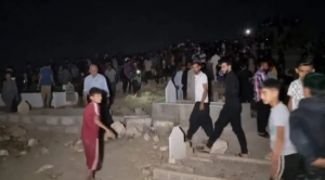 أصوات تعلو من داخل أحد القبور بالعراق ..  لسوري توفي قبل 40 يوماً - فيديو 