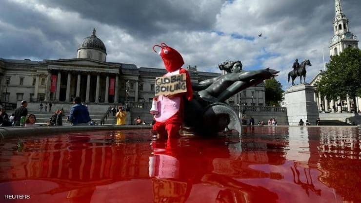 'نافورة الدم' ..  مشهد صادم في لندن