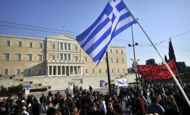 إضراب عام في اليونان احتجاجا على إجراءات التقشف