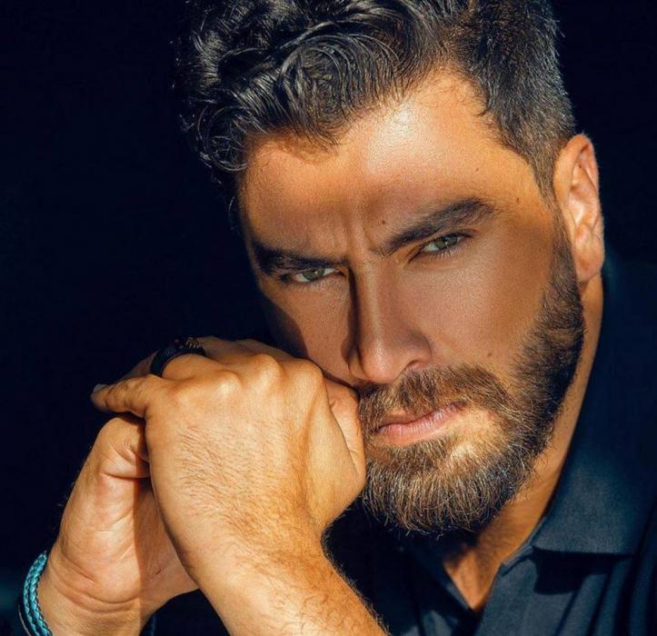معتصم النهار: لا أرى نفسي وسيماً  .. صور 