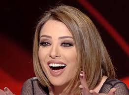 بالفيديو ..    وفاء الكيلاني توجه رسالة لنادين نجيم: "ده جبلي"!