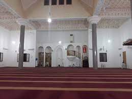 ضبط 7 أشخاص أقاموا صلاة التراويح داخل أحد المساجد في البلقاء