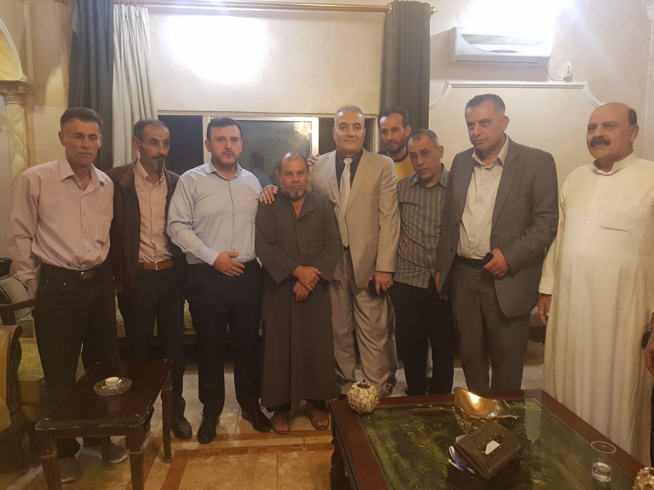 بالصور ..  من منزلهما في اربد ..  النواب "الظهراوي والعمري والشلول" يؤكدون على متابعة قضية الشابين الأردنيين المعتقلان لدى الإحتلال