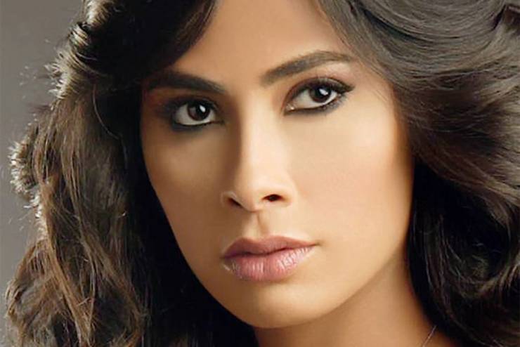بالفيديو ..  الفنانة روبي تروي كيف تحرش عامل النظافة بها