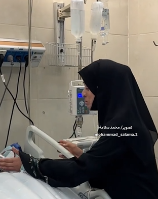 "بعيون دامعة" ..  الدكتورة الاء النجار تودع زوجها الشهيد - فيديو