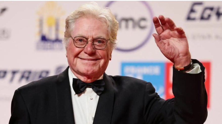 حسين فهمي يكشف تفاصيل أزمة بوستر القاهرة السينمائي