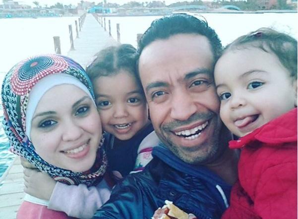 سامح حسين يعلّم ابنته الصلاة وبماذا استبدلت الحجاب؟-بالصورة