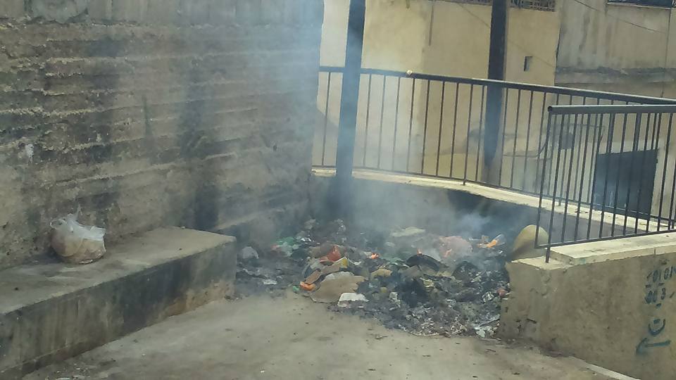 شكاوي من احراق القمامة في المنطقة السياحية في السلط 